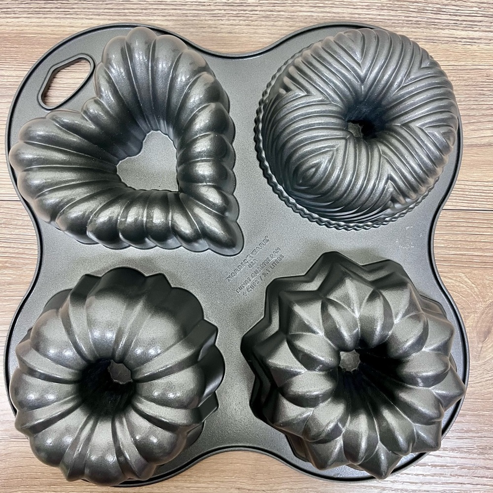 Nordic Ware Bundt Quartet Cake Pan 4 Mini Bundt Designs 9 Cups Heart Star Donut - Picture 6 of 7